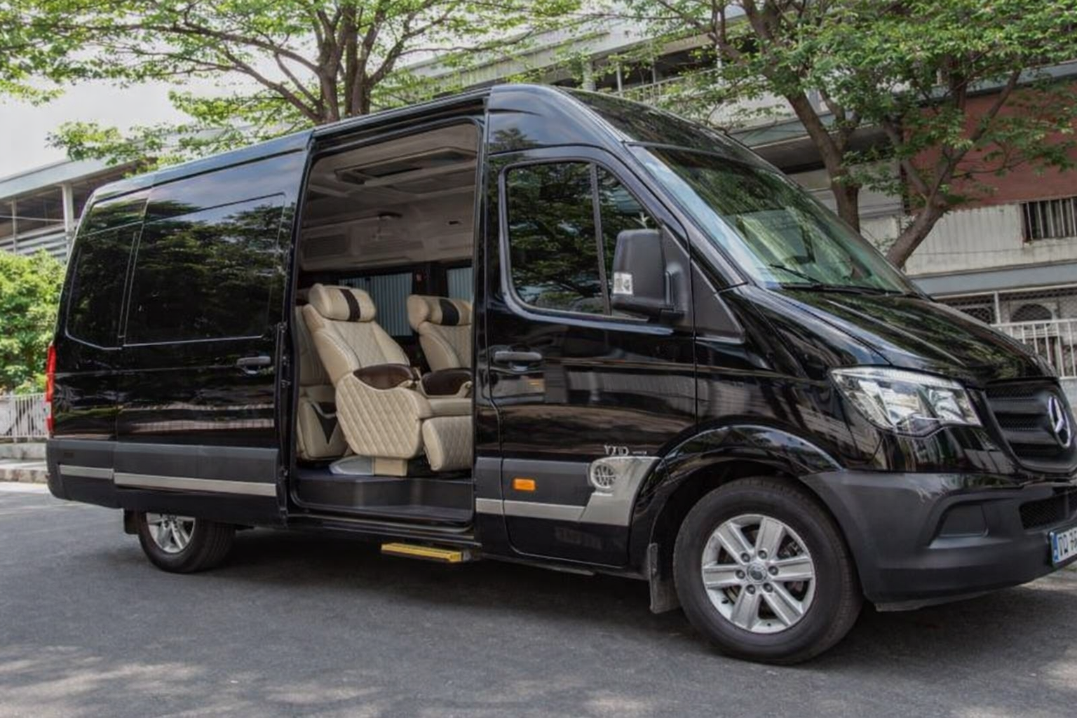 Limousine Trường Thịnh đón tận nhà Biên Hòa đi sân bay